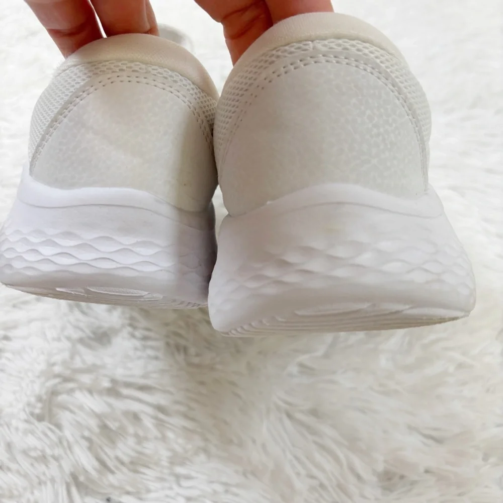Skechers gently used